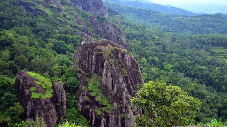 Tren Healing Tektok 2026 Jadi Keajaiban Geologi Gunung Api Purba Nglanggeran