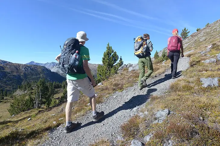 Naik Gunung Jadi Gaya Hidup: Begini Tren Anak Muda Indonesia Mencari Puncak dan Healing